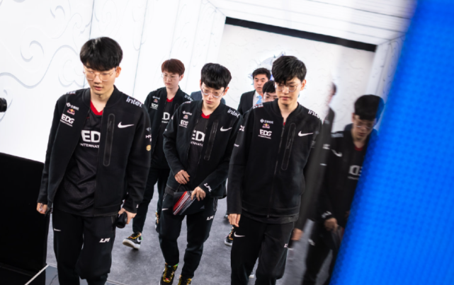 的大概率事 的大概率事